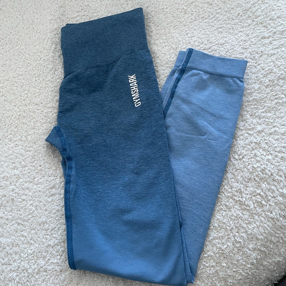 Excellent condition Gymshark leggings in size small.
Seamless blue ombre